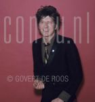 15-02-1978 Herman Brood at studio in Amsterdam.

[keywords]Posed, Half Length, Smiling, Singer[/keywords]